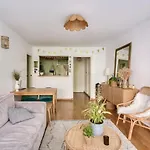 Cosy Apartment For 4 With Terrace